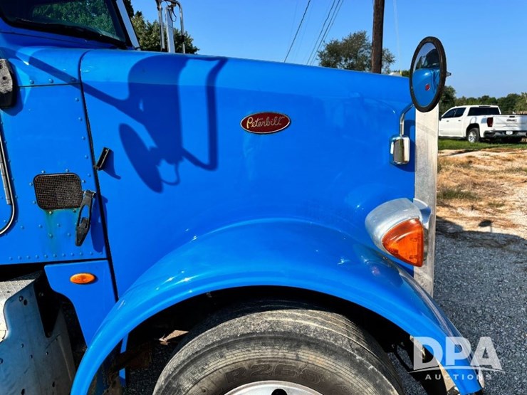 2014-peterbilt-365-image-22