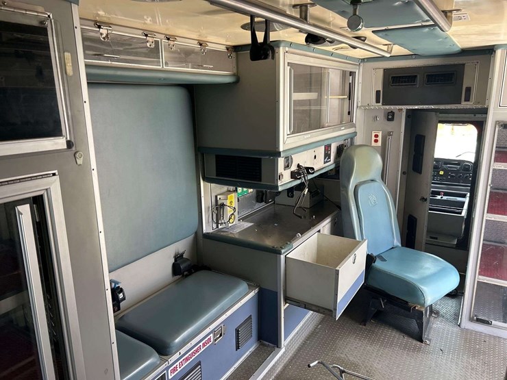 2009-freightliner-m2-106-medtec-ambulance-image-29