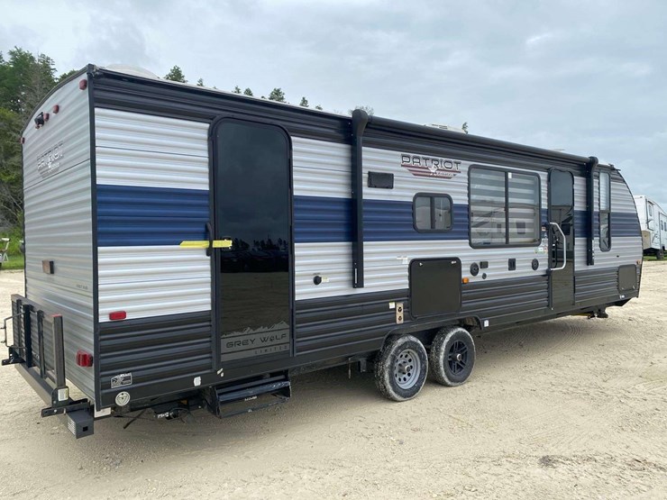 2022-forest-river-cherokee-grey-wolf-26brb-patriotic-edition-32ft.-t/a-travel-trailer-image-4