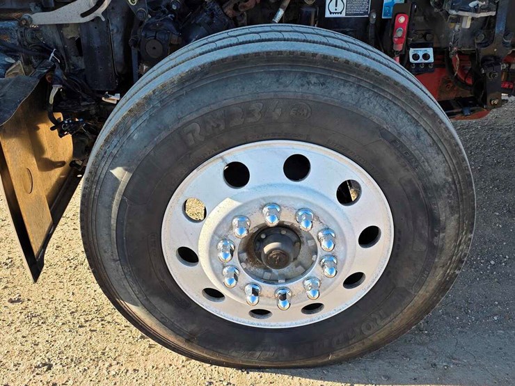 2015-peterbilt-389-image-17