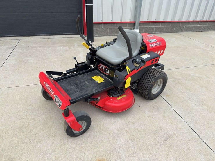 2015-graveley-zero-turn-mower-image-1