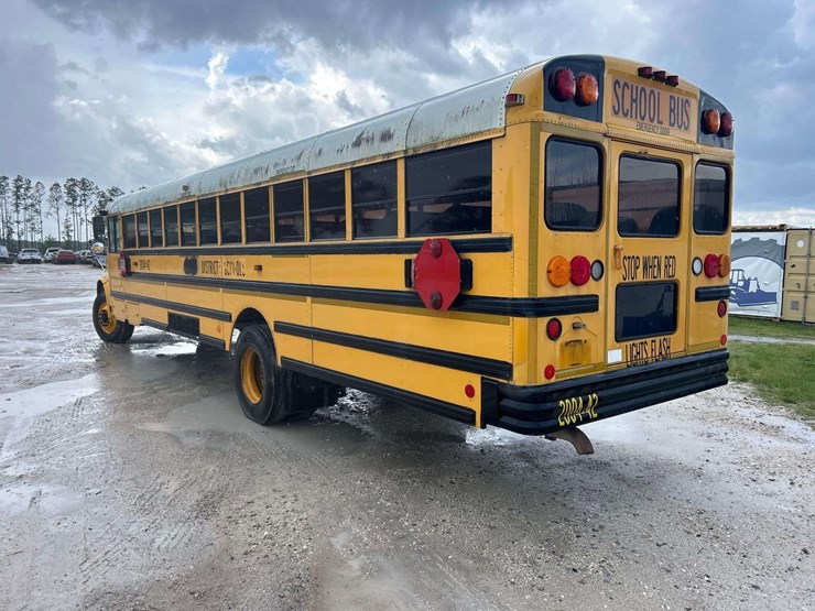 2004-ic-corporation-3000ic-school-bus-image-4