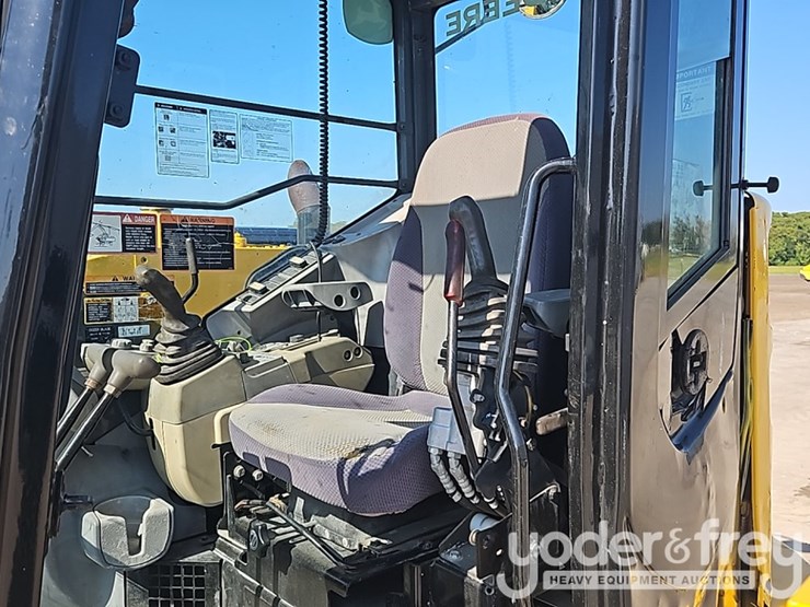 2015-deere-85g-image-32