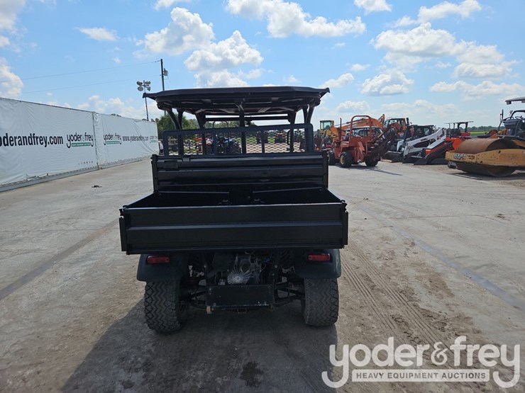 2022-kubota-rtvx1140-image-12