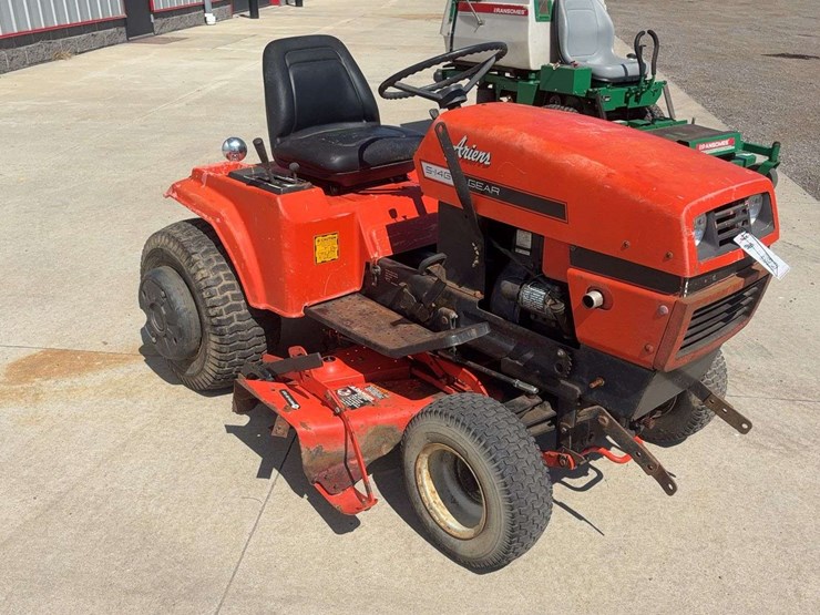 ariens-s14g-lawn-tractor-image-2