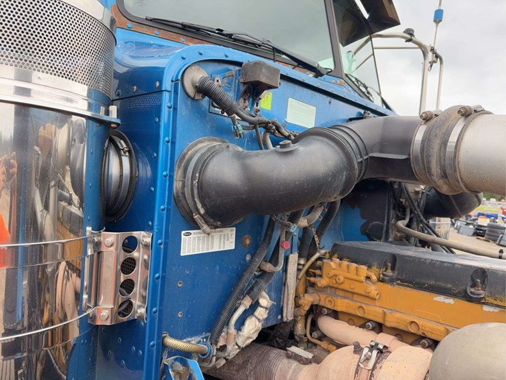 2008-peterbilt-388-image-42