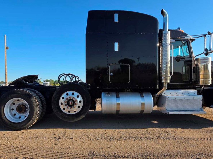 2015-peterbilt-389-image-7