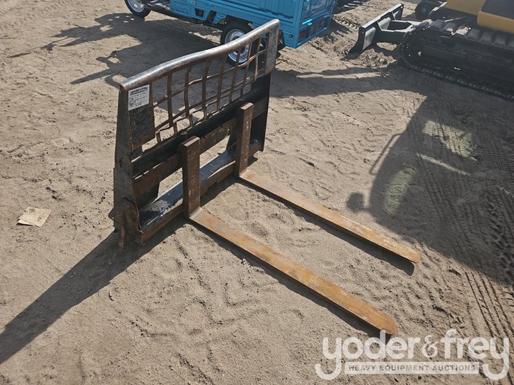 pallet-forks-to-suit-skidsteer-image-4