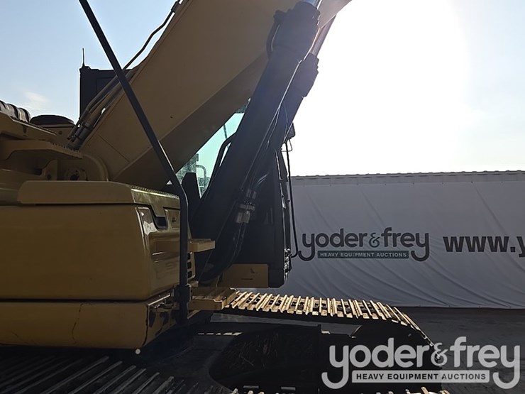 2015-caterpillar-336-f-image-38