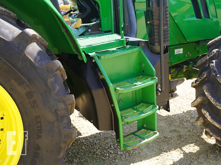 2013-john-deere-6125m-image-8