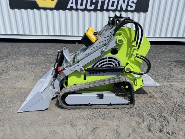 2025-land-hero-ldh-t640-mini-compact-track-loader-image-2