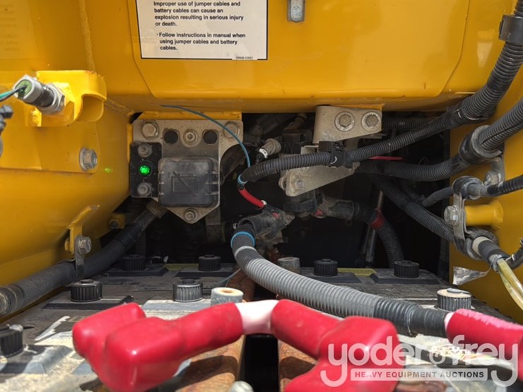 2016-komatsu-d61px-24-image-32
