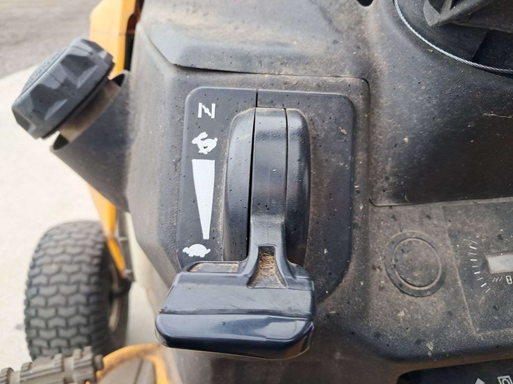 cub-cadet-lawn-tractor-image-11
