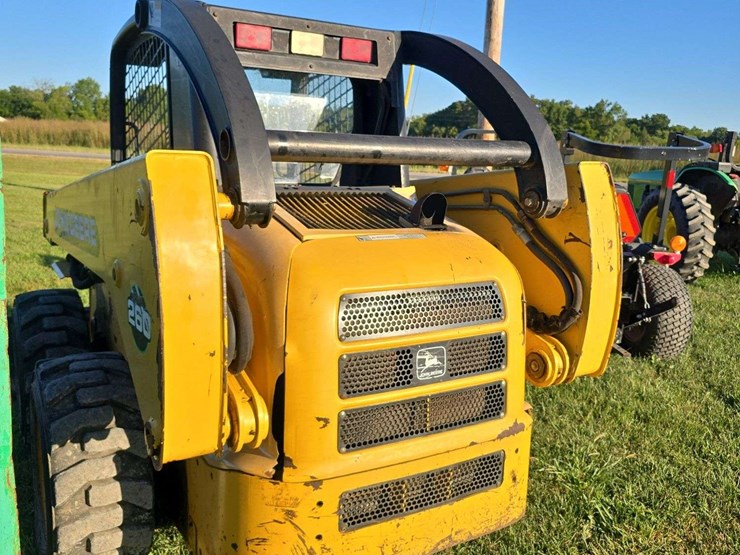 john-deere-250-image-7