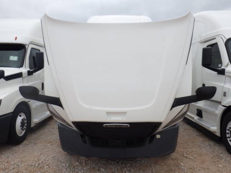 2020-freightliner-cascadia-126-image-16