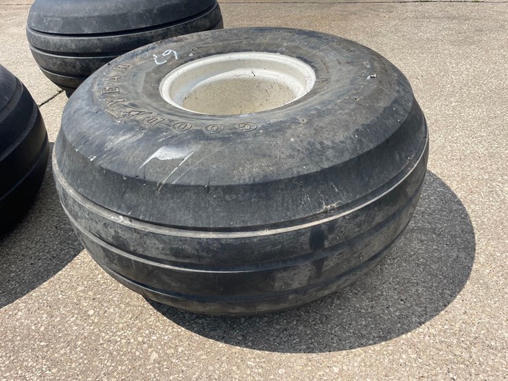 3-goodyear-21.5l-16-wagon-tires-image-8
