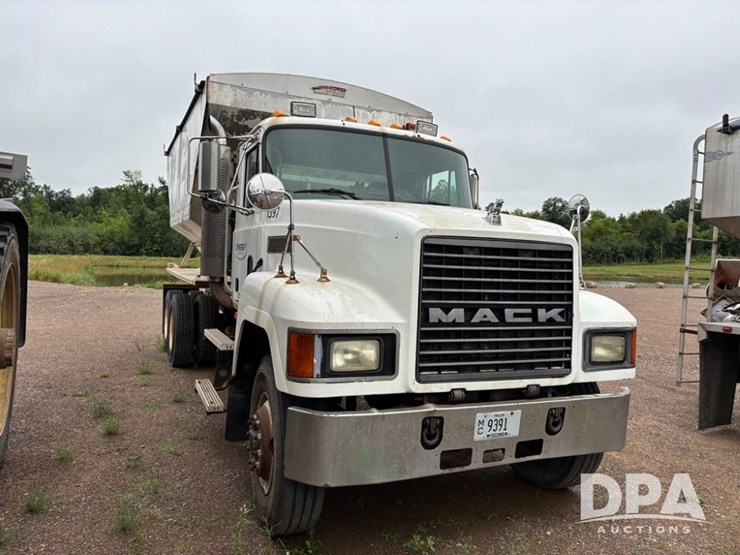 1996-mack-ch613-image-12