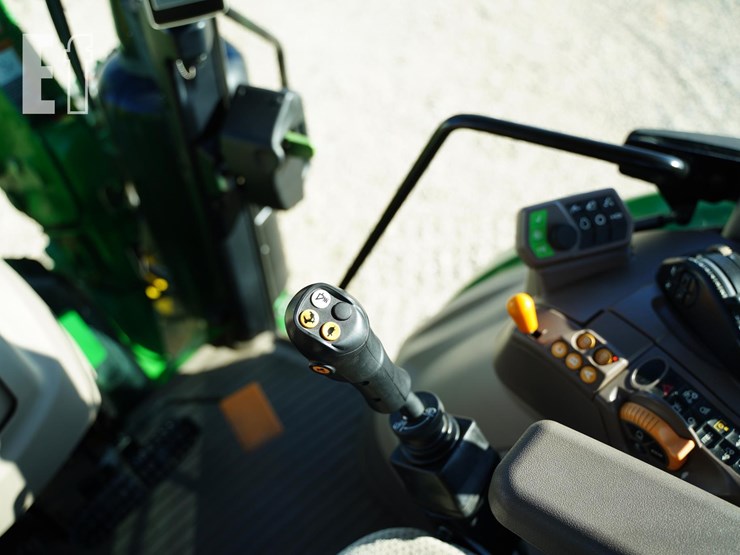 2017-john-deere-5090r-image-38