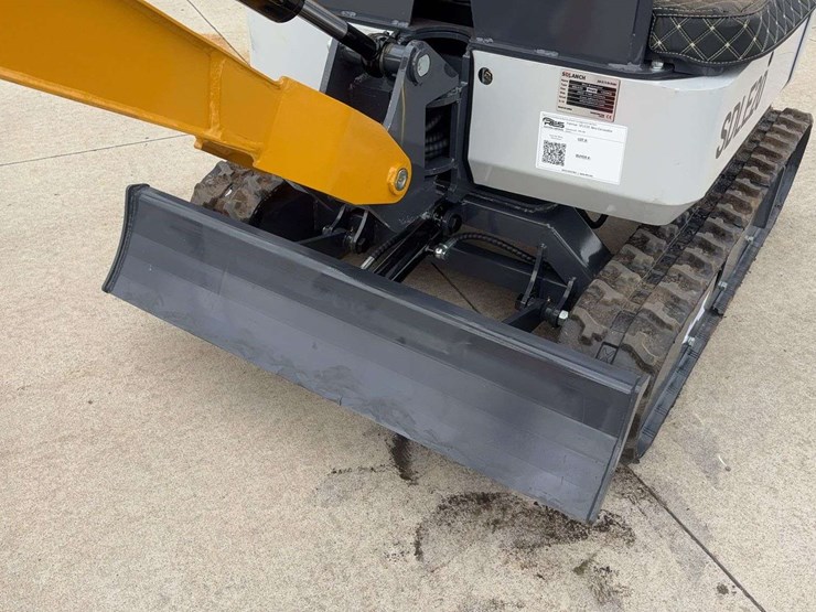 sdlanch-sdle20-mini-excavator-image-13