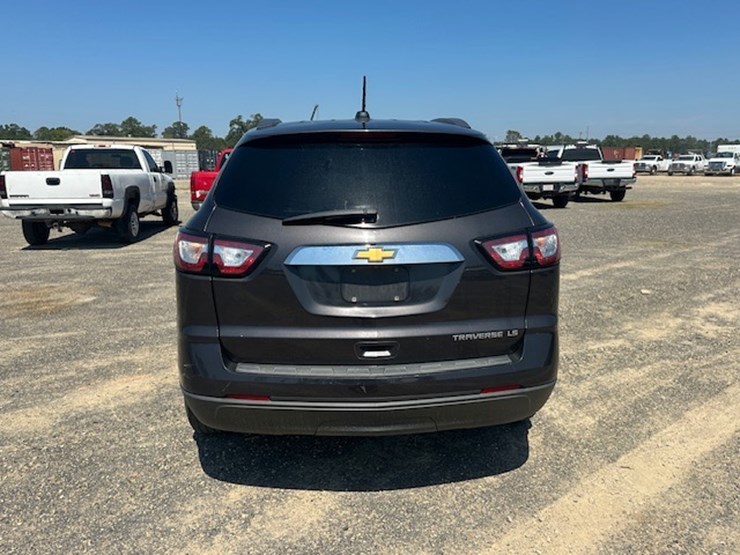 2016-chevrolet-traverse-ls-image-8