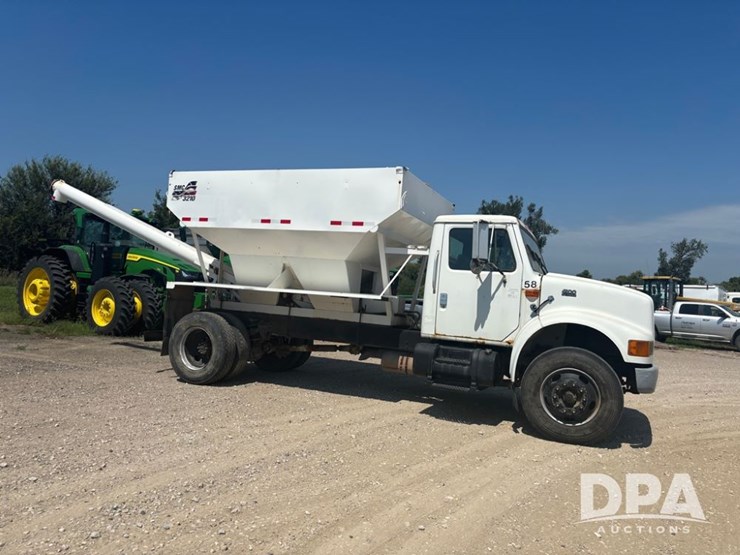 2000-ihc-4900-dry-tender-truck-(dr12098,-unit-25102)-image-2