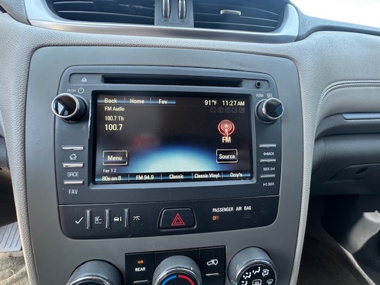 2016-chevrolet-traverse-ls-image-57