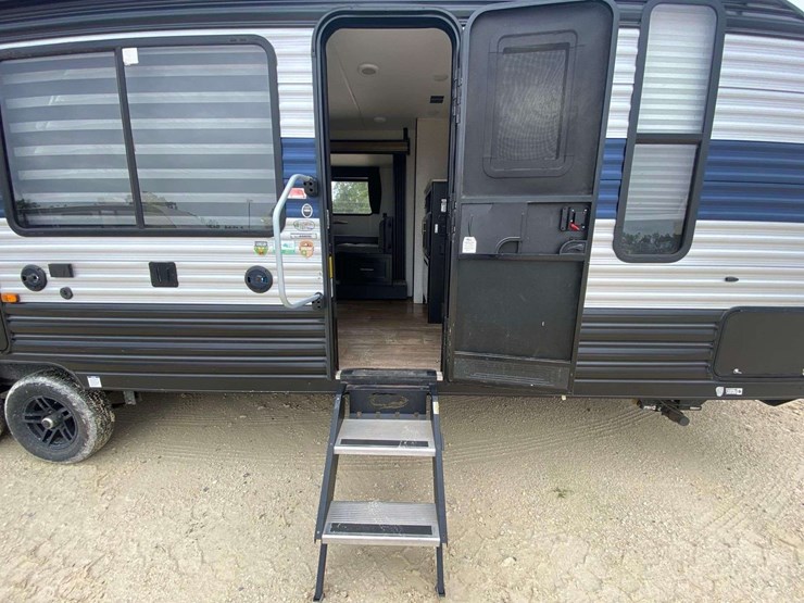 2022-forest-river-cherokee-grey-wolf-26brb-patriotic-edition-32ft.-t/a-travel-trailer-image-7