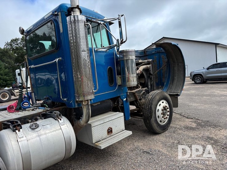 2002-peterbilt-379-image-48
