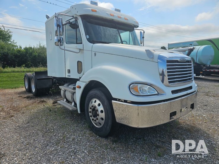2006-freightliner-cl120t-truck-(pz13811,-unit-51318)-image-3
