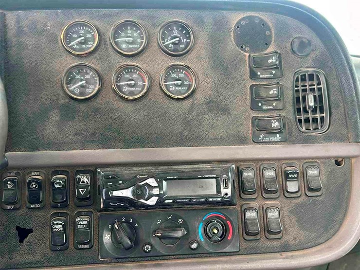 2014-peterbilt-367-image-10