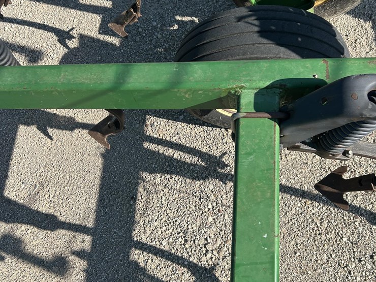 2004-john-deere-2210-image-33