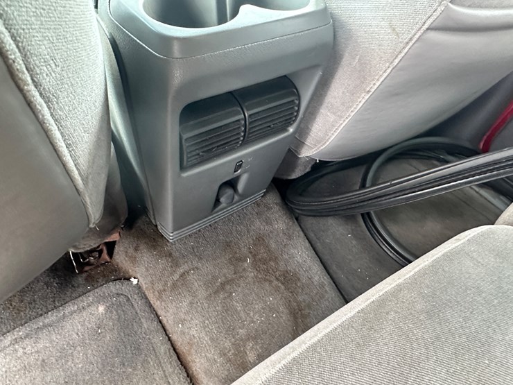 2005-ford-explorer-image-32