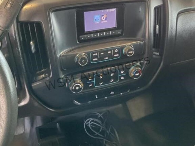 2015-chevrolet-3500-image-19