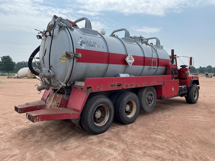 #4728-•-1995-mack-tri-axle-water-tank-truck-(has-wi-title)-image-10