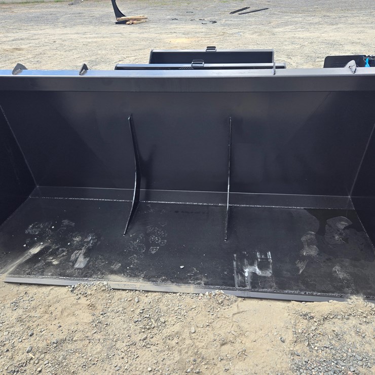 #435 • Skid steer bucket