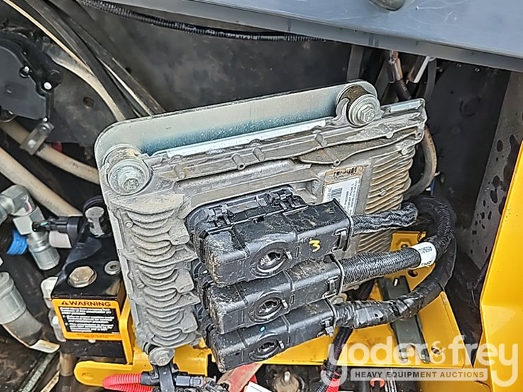 2018-deere-850k-image-55