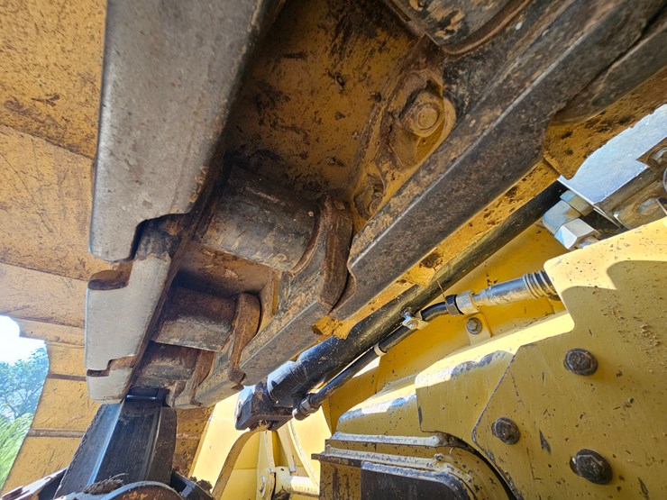 2014-caterpillar-953d-image-86