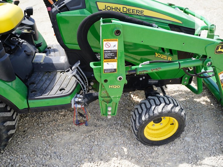 2018-john-deere-1025r-image-13