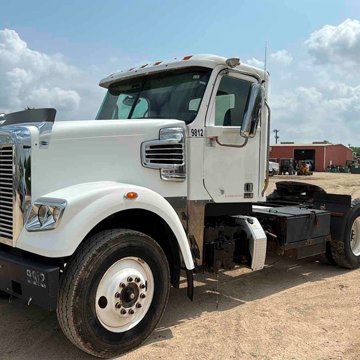 2016 (INOPERABLE) FREIGHTLINER SD122