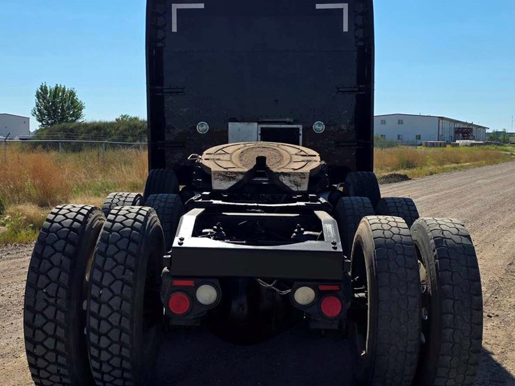 peterbilt-389-image-15