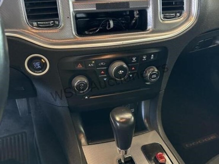 2013-dodge-charger-se-sdn-image-17