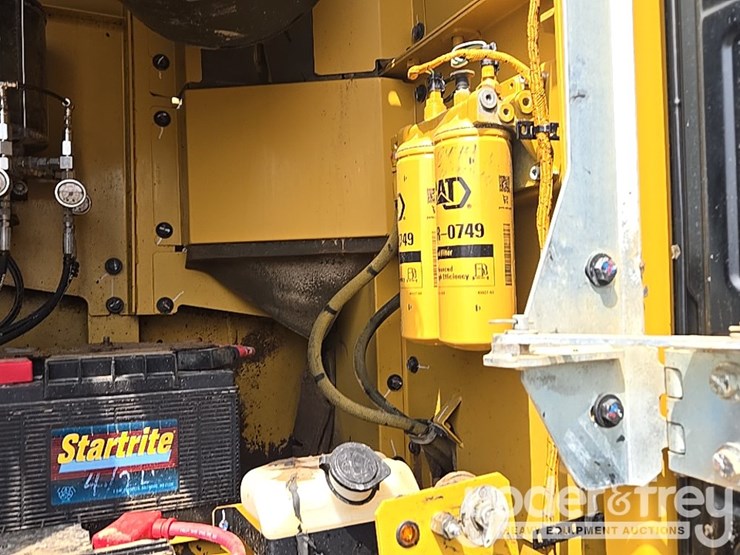 2021-caterpillar-349-image-47