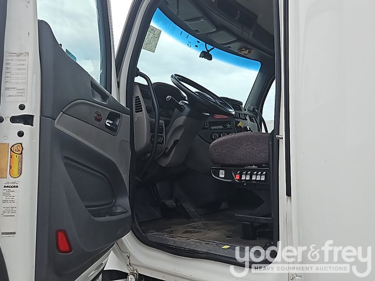 2015-peterbilt-579-image-27