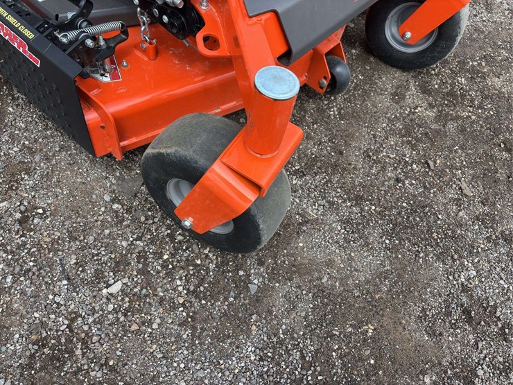 2022-husqvarna-zero-turn-mower-image-8