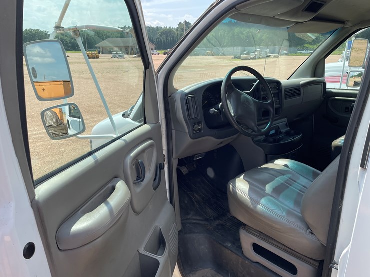 #4731-•-2000-chevy-box-van-(wi-title-in-delay)-image-8