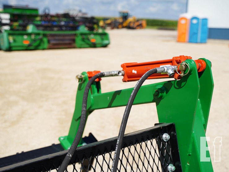 2025-john-deere-640-image-13