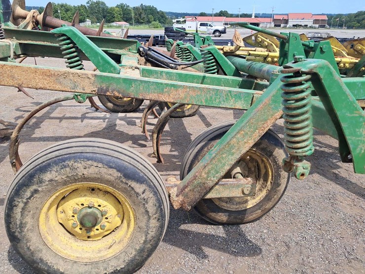 john-deere-12-image-9