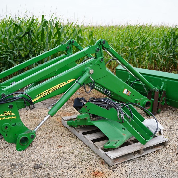 2008 JOHN DEERE 741