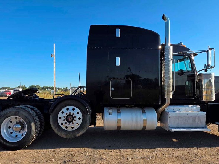 2015-peterbilt-389-image-7