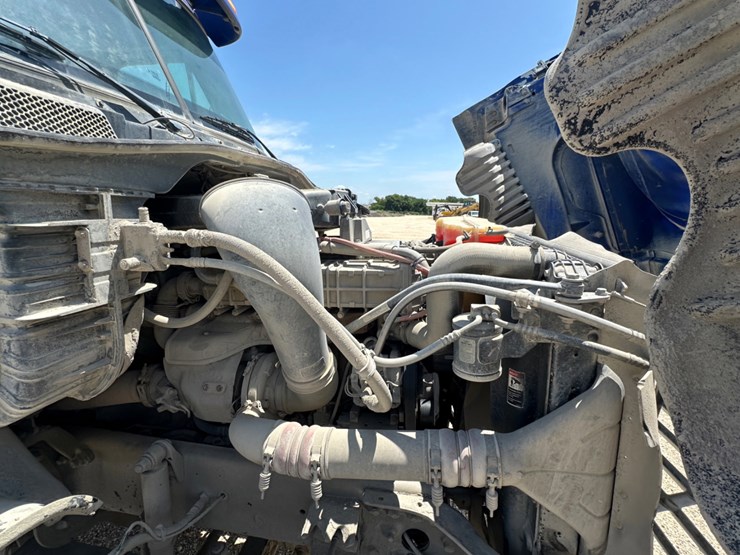 2013-freightliner-cascadia-image-11
